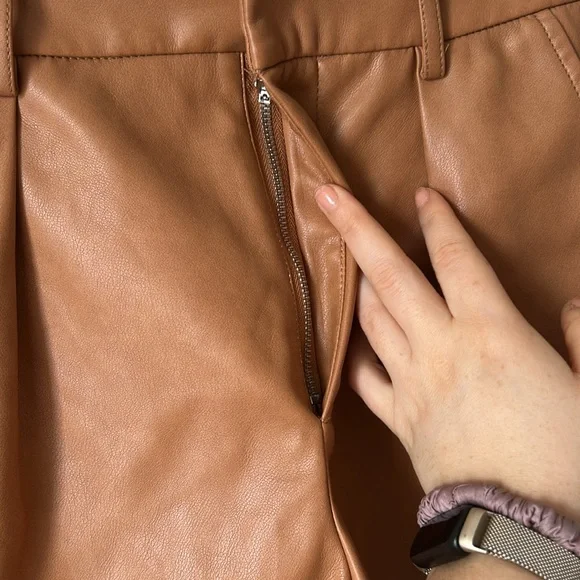 7 For All Mankind Faux Leather Shorts size XS brown camel pleather vegan - Picture 2 of 11